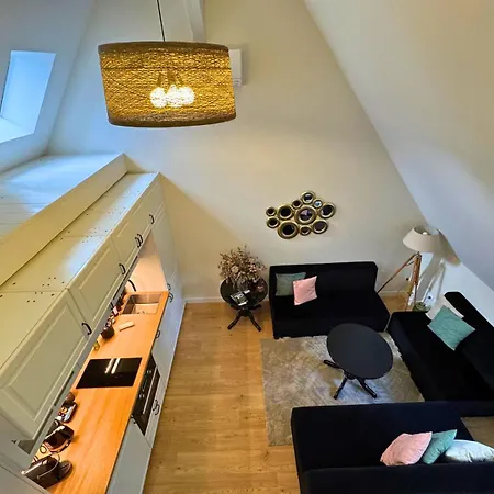 Apartment Juste Devant Le Chateau, Chic Et Atypique Rambouillet