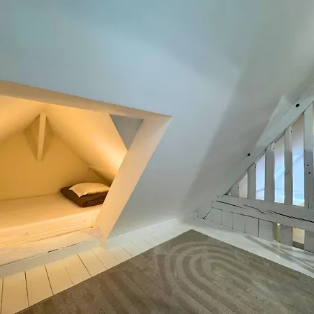 Apartment Juste Devant Le Chateau, Chic Et Atypique Rambouillet