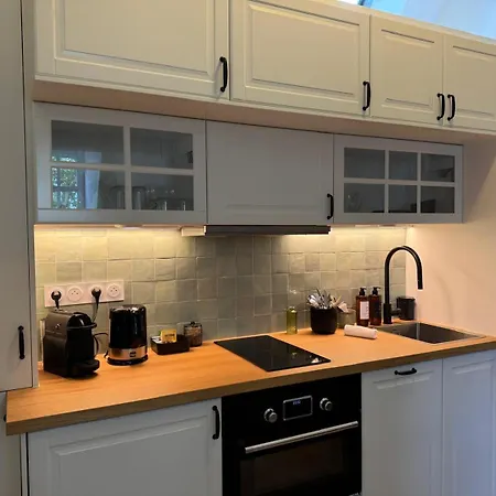 Apartment Juste Devant Le Chateau, Chic Et Atypique Rambouillet